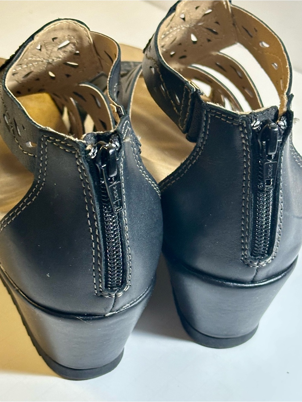 Earth Origins Black Cutout Wedge Sandals Comfort Zip 8.5 - Picture 9 of 15